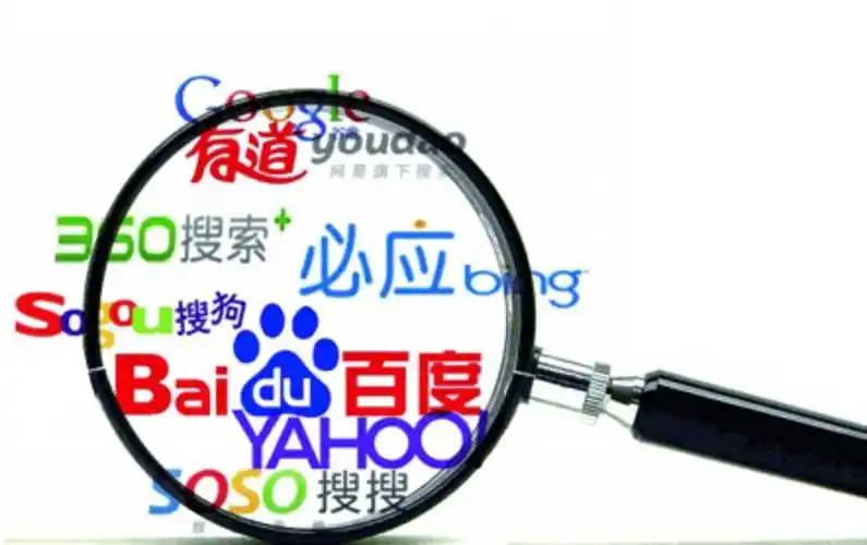 杨幂礼服全靠脸撑着